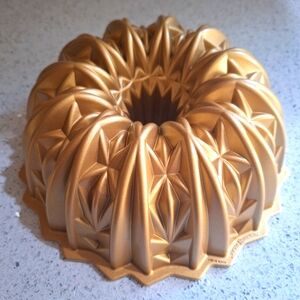 Nordicware Cut Crystal Bundt Pan NWOB